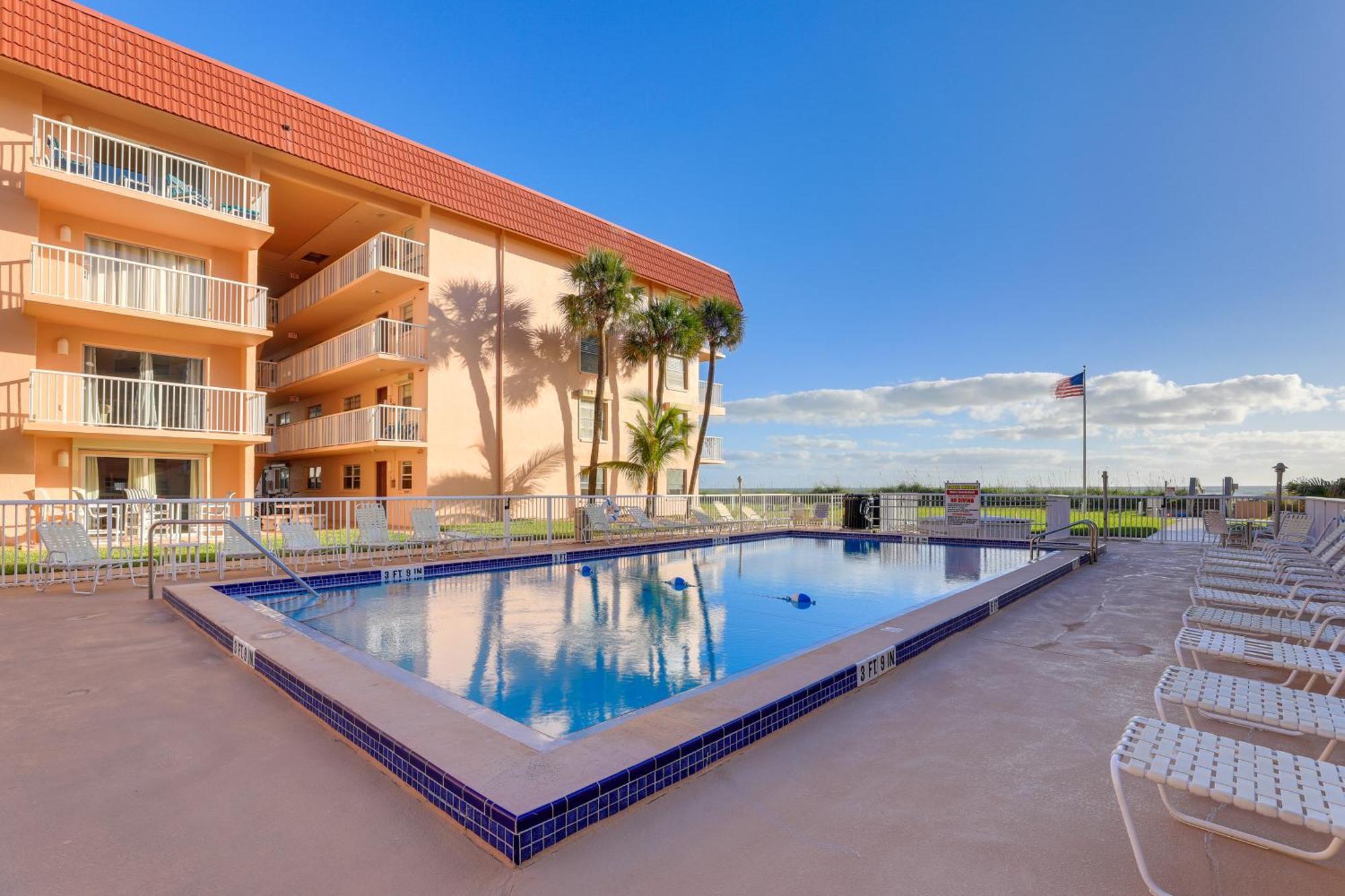 Central Cocoa Beach Condo With View, Steps To Beach! Luaran gambar