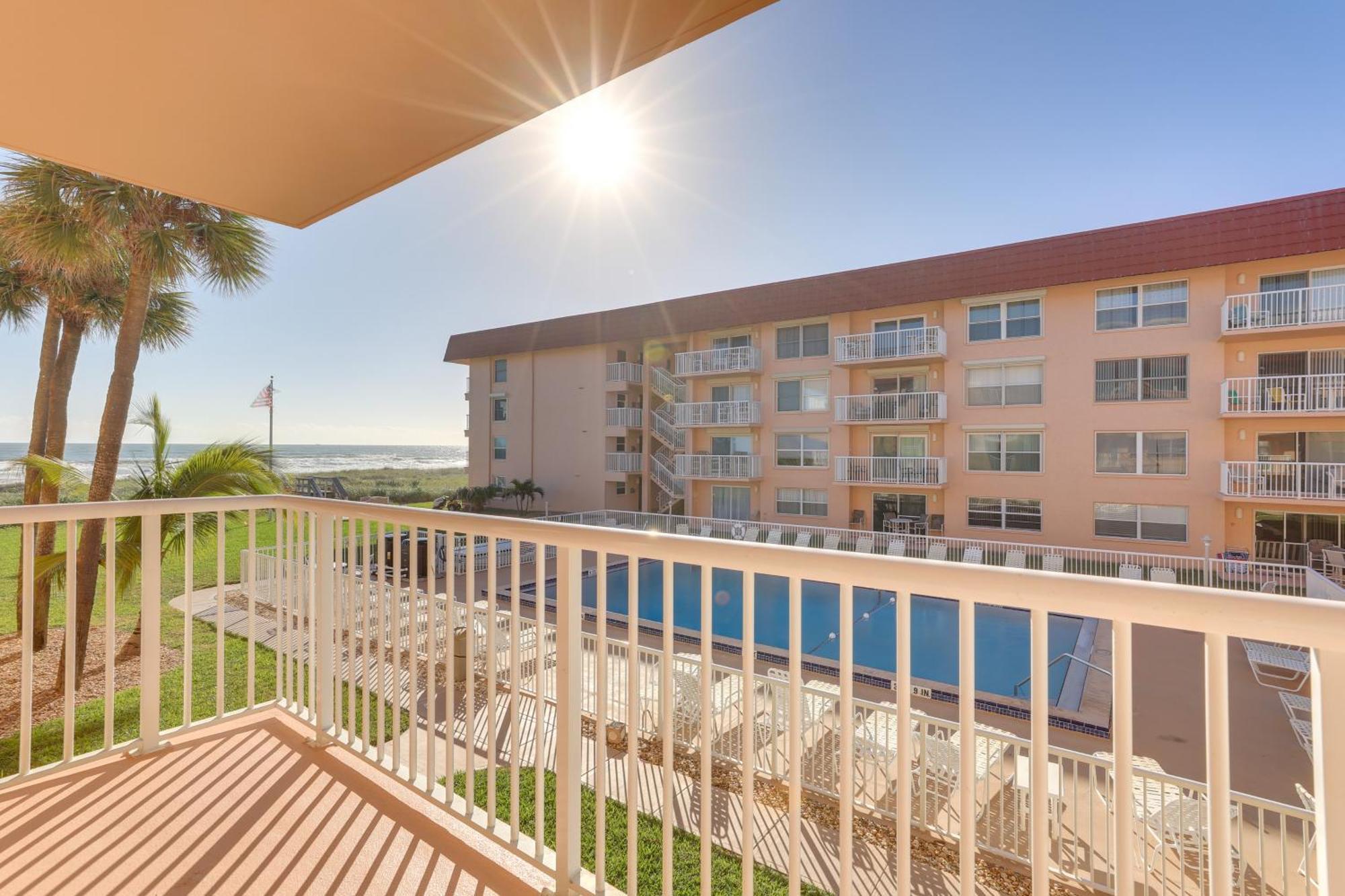 Central Cocoa Beach Condo With View, Steps To Beach! Luaran gambar